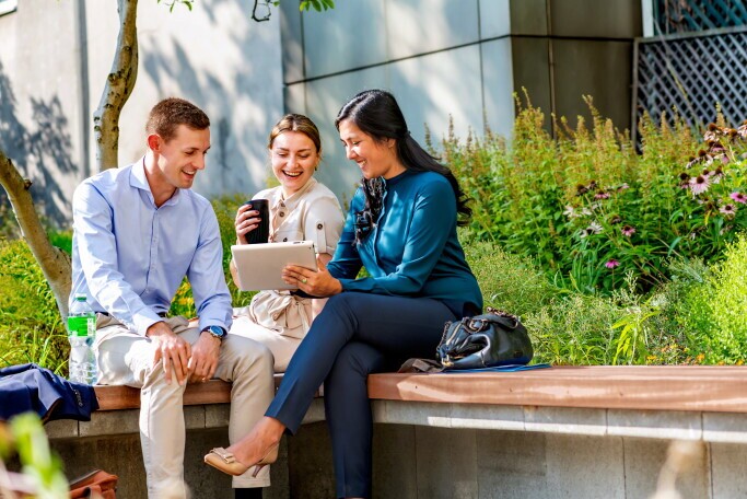 Praktikant Corporate Finance (m/w/d), 1. Bild